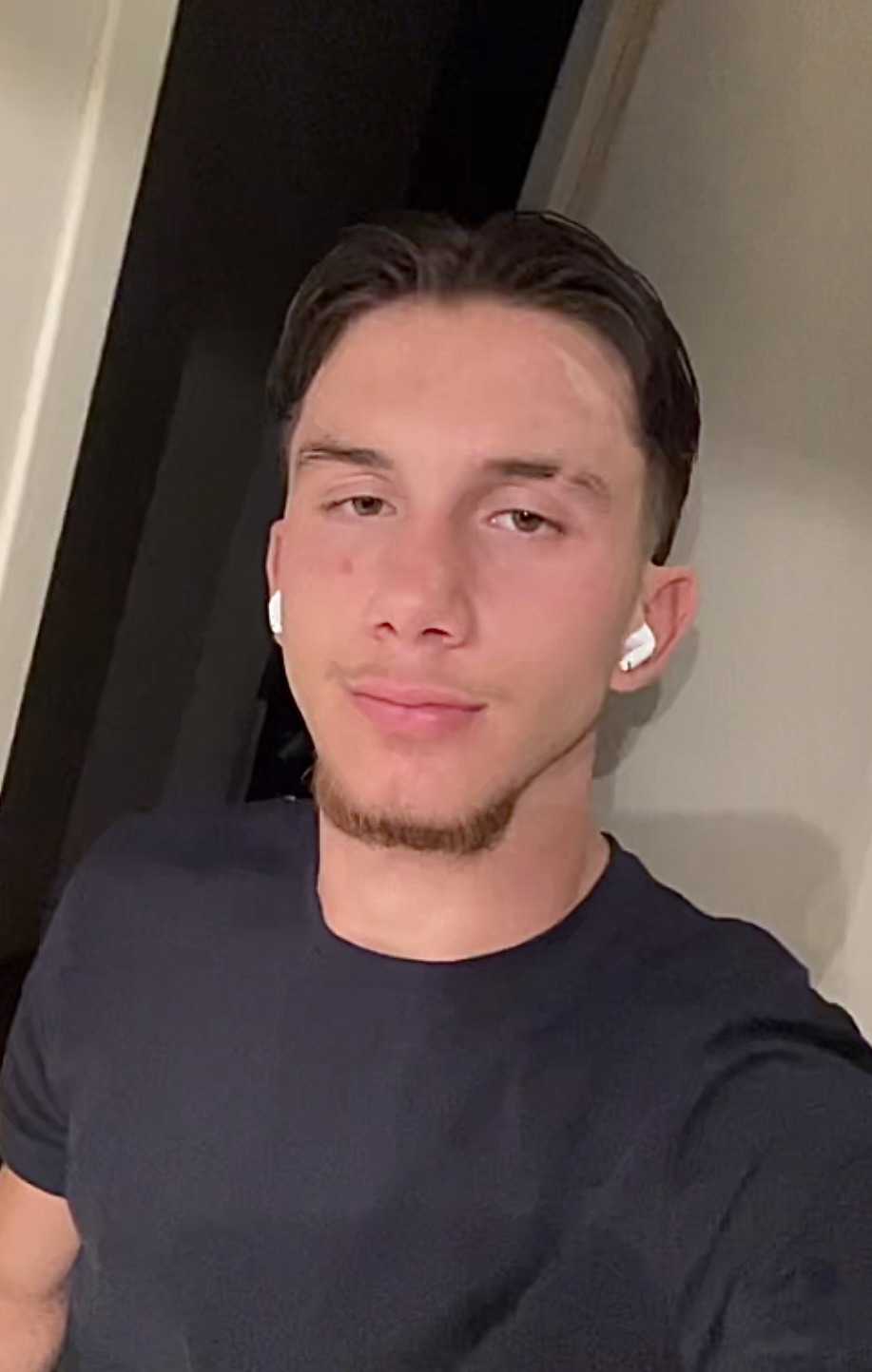Profil de Menahem-mendel, 20 ans, Escort Trans Canada à Machar