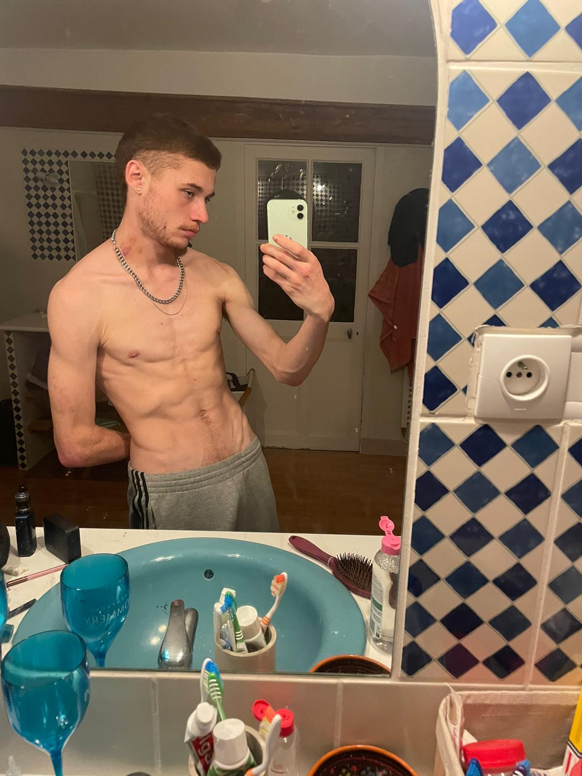 Profil de Mahiedine, 21 ans, Escort Trans Canada à Cornwall