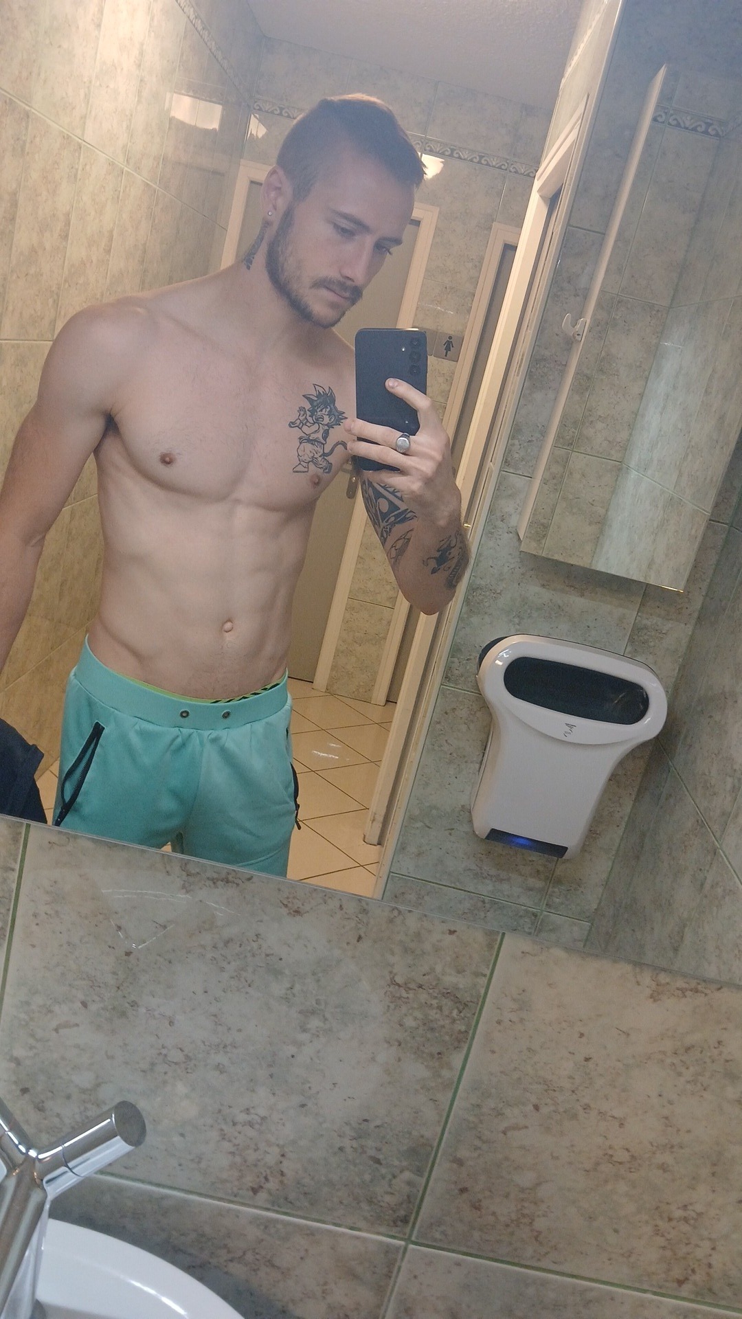 Profil de Alfons, 26 ans, Escort Trans Canada à La Minerve